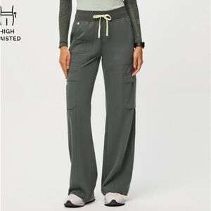 Women’s Bonsai High Waisted Yendi - Cargo Scrub Pants FIGS Size Large